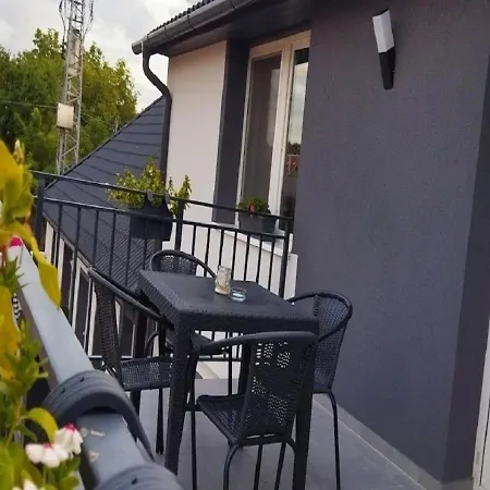 Apartman Holdudvar *