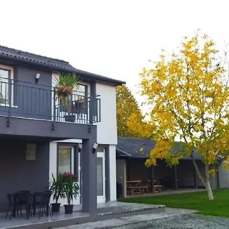 Holdudvar Apartman *